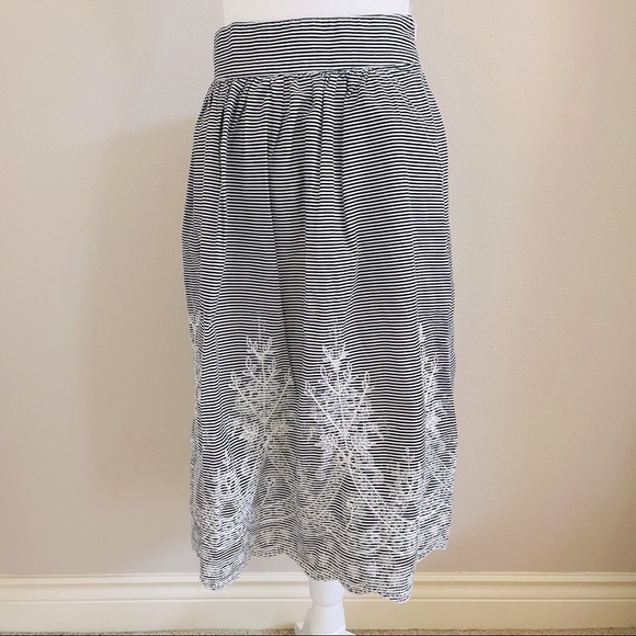 NY Collection Dresses & Skirts - NY Collections Embroidered Floral and Stripes Skirt in Size 12